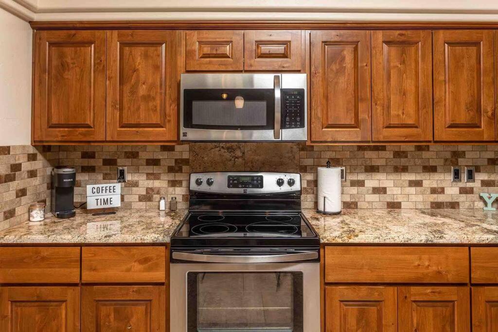 Hot Tub . Spacious . Pets . Central . Boat Parking Lake Havasu City Zewnętrze zdjęcie