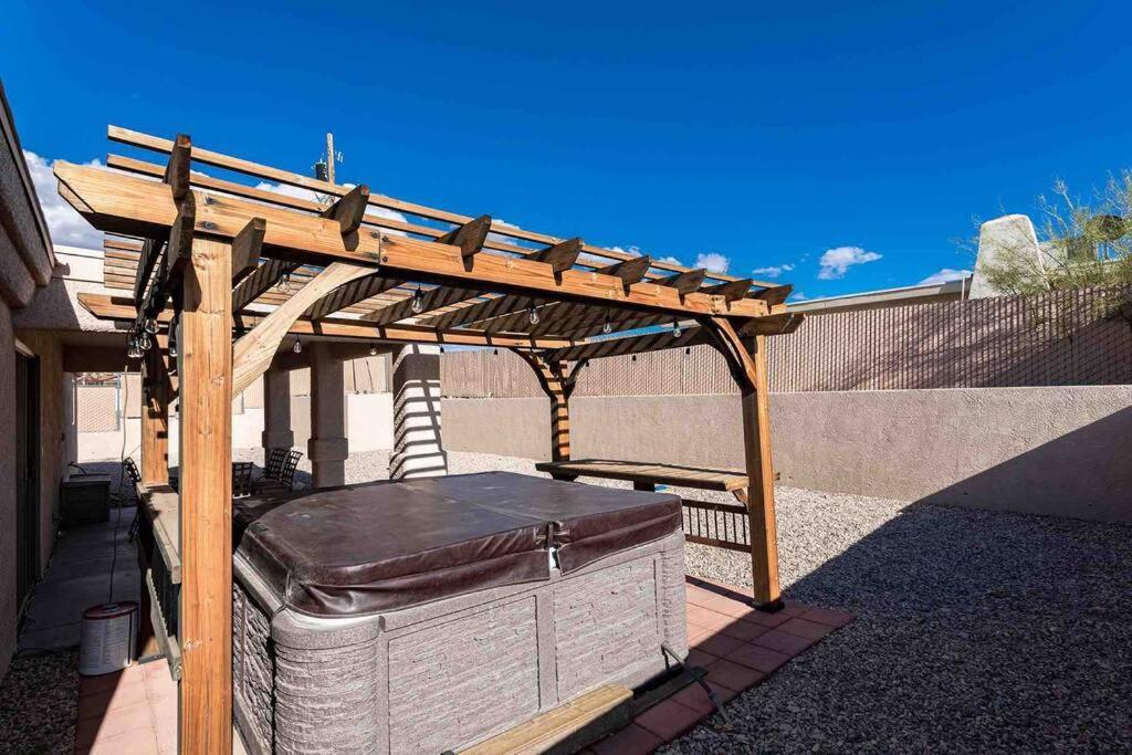 Hot Tub . Spacious . Pets . Central . Boat Parking Lake Havasu City Zewnętrze zdjęcie