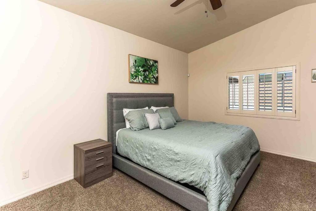 Hot Tub . Spacious . Pets . Central . Boat Parking Lake Havasu City Zewnętrze zdjęcie